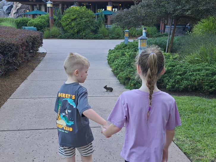 Guest Photo from Van Kutrowski: Guests outside Disney's Wilderness Lodge