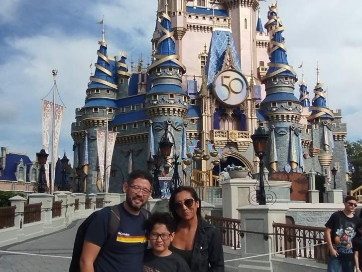 Guest Photo from Rodrigo Koriama: Guests in front of Cinderella Castle at Magic Kingdom